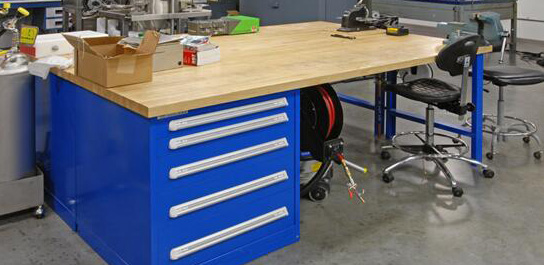 浦豐柜業(yè)幫助中國重汽動力公司設(shè)計鉗工工作臺 浦豐柜業(yè)幫助中國重汽動力公司設(shè)計鉗工工作臺